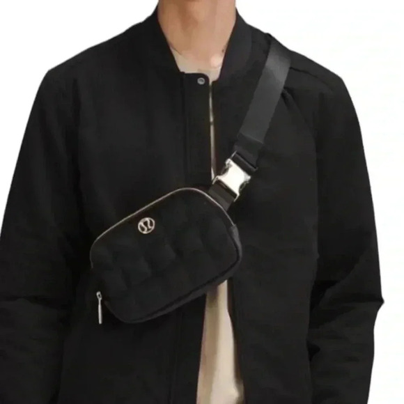 Lululemon Everywhere Belt Bag Quilted Velour Black & Gold Velvet Crossbody - Picture 5 of 5